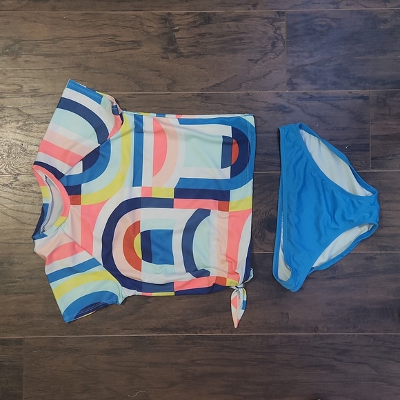 Swimsuits - Picture 2 of 5